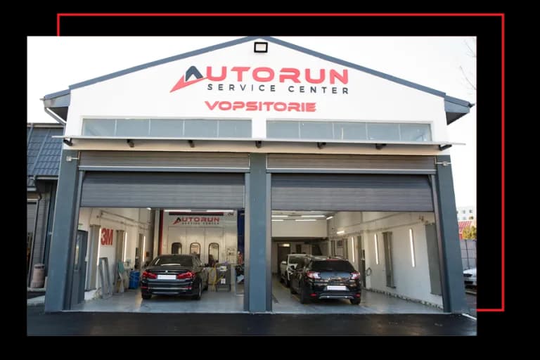 Exteriorul atelierului AutoRun pentru lucrări de caroserie